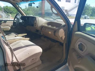 1995 GMC Suburban z VIN 1GKFK16K9SJ728534, wystawiony jako IAAI lot #42358029 z przebiegiem 279 148 mil mil oraz . Historia ofert i sprzedaży dostępna na DreamBid. Obrazek 5.