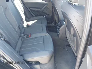 2025 Audi Q5 S line Premium z VIN WA1GAAFY7S2022643, wystawiony jako IAAI lot #41881316 z przebiegiem 8367 mil mil oraz . Historia ofert i sprzedaży dostępna na DreamBid. Obrazek 8.