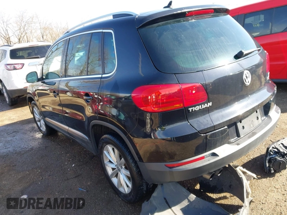 2017 Volkswagen Tiguan Wolfsburg Edition z VIN WVGSV7AXXHK007144, wystawiony jako IAAI lot #41810979 z przebiegiem 125 363 mil mil oraz . Historia ofert i sprzedaży dostępna na DreamBid. Obrazek 3.