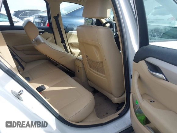 2015 BMW X1 xDrive28i with VIN WBAVL1C59FVY40443, listed as a IAAI auction lot 41777176 with 91,560 mi miles. Bid and sale history available at carsss.com. Image 8.