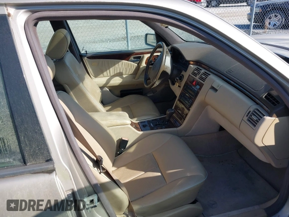 1997 Mercedes-Benz E-Class with VIN WDBJF55F4VA405680, listed as a IAAI auction lot 41462478 with 352,480 mi miles. Bid and sale history available at carsss.com. Image 5.