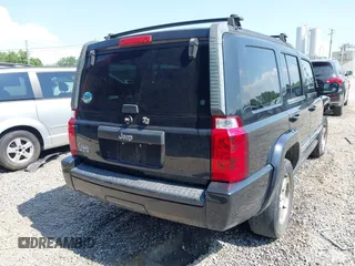2010 Jeep Commander Sport z VIN 1J4RG4GK0AC157281, wystawiony jako IAAI lot #42581215 z przebiegiem 202 014 mil mil oraz . Historia ofert i sprzedaży dostępna na DreamBid. Obrazek 4.
