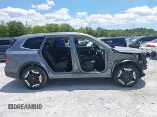 2024 Kia Telluride S z VIN 5XYP64GC4RG557618, wystawiony jako IAAI lot #42179390 z przebiegiem 11 347 mil mil oraz . Historia ofert i sprzedaży dostępna na DreamBid. Obrazek 14.
