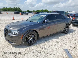 2022 Chrysler 300 S z VIN 2C3CCABG4NH198786, wystawiony jako Copart lot #59324335 z przebiegiem 26 208 mil mil oraz Szkoda całkowita • Salvage title. Historia ofert i sprzedaży dostępna na DreamBid. Obrazek 1.