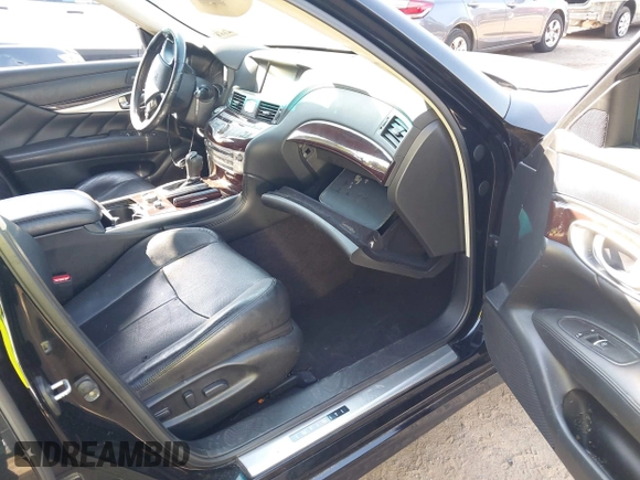 2015 Infiniti Q70 с VIN JN1BY1AR2FM560837, выставлен на аукционе IAAI как лот 42577382 с пробегом 145 507 миль миль и . История ставок и продаж доступна на DreamBid. Изображение 5.