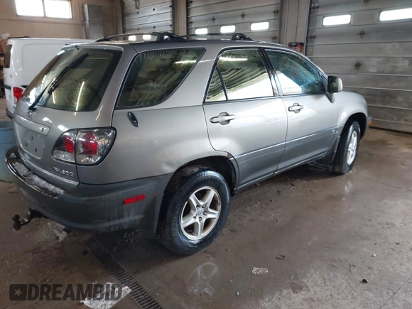 2002 Lexus RX 300 with VIN JTJHF10U720289890, listed as a IAAI auction lot 41898185 with 261,514 mi miles. Bid and sale history available at carsss.com. Image 4.