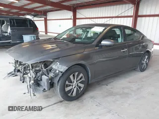 2020 Nissan Altima 2.5 S with VIN 1N4BL4BV1LC199598, listed as a IAAI auction lot 41622628 with 134,497 mi miles. Bid and sale history available at carsss.com. Image 2.