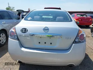 2011 Nissan Altima S with VIN 1N4AL2AP8BN488922, listed as a IAAI auction lot 42037880 with 253,998 mi miles and . Bid and sale history available at carsss.com. Image 17.