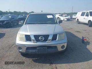 2008 Nissan Frontier SE z VIN 1N6AD07U38C435118, wystawiony jako IAAI lot #42472598 z przebiegiem 158 538 mil mil oraz . Historia ofert i sprzedaży dostępna na DreamBid. Obrazek 12.