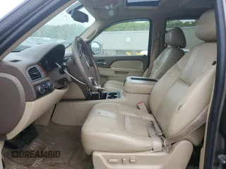 2011 Chevrolet Suburban LT z VIN 1GNSKJE39BR161772, wystawiony jako Copart lot #57075955 z przebiegiem Nie podano mil oraz Czysty tytuł • Clean title. Historia ofert i sprzedaży dostępna na DreamBid. Obrazek 7.