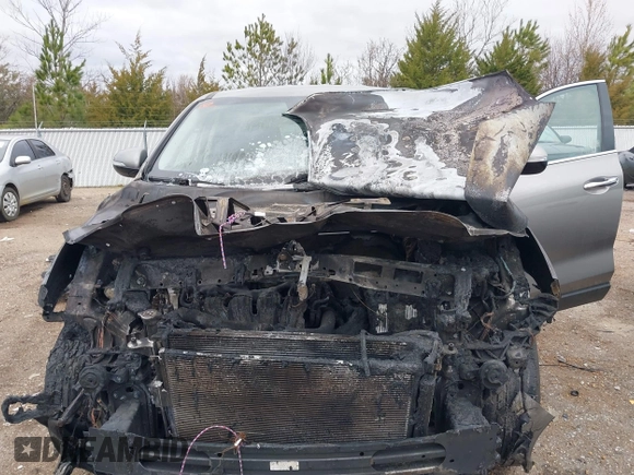 2018 Kia Sorento LX with VIN 5XYPG4A32JG395997, listed as a IAAI auction lot 41718004 with 1 mi miles. Bid and sale history available at carsss.com. Image 6.