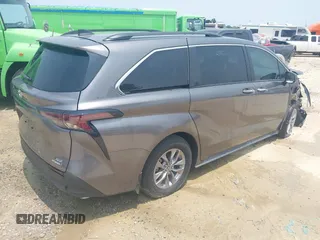 2024 Toyota Sienna XLE z VIN 5TDYRKEC4RS204737, wystawiony jako IAAI lot #40218275 z przebiegiem 336 mil mil oraz . Historia ofert i sprzedaży dostępna na DreamBid. Obrazek 4.