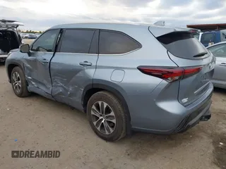 2024 Toyota Highlander LE z VIN 5TDKDRAH2RS542863, wystawiony jako IAAI lot #41466780 z przebiegiem 6 558 mil mil oraz . Historia ofert i sprzedaży dostępna na DreamBid. Obrazek 3.