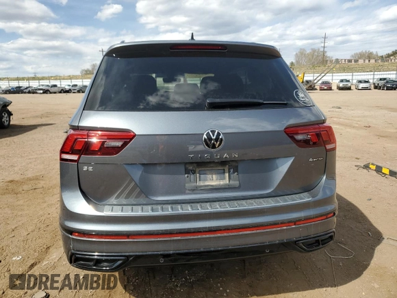 2022 Volkswagen Tiguan SE R-Line Black z VIN 3VV8B7AX7NM103911, wystawiony jako Copart lot #52364135 z przebiegiem 54 375 mil mil oraz Szkoda całkowita • Salvage title. Historia ofert i sprzedaży dostępna na DreamBid. Obrazek 6.