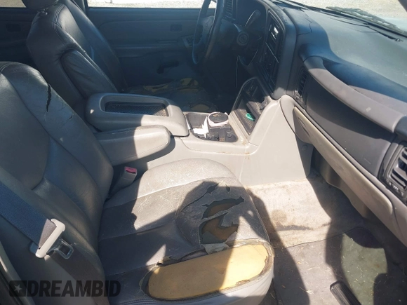 2004 Chevrolet Suburban LT with VIN 1GNEC16Z74J201779, listed as a IAAI auction lot 41455901 with 1 mi miles. Bid and sale history available at carsss.com. Image 5.