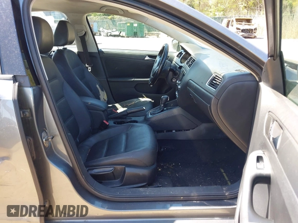 2011 Volkswagen Jetta Sedan SE PZEV with VIN 3VWDZ7AJ0BM306023, listed as a IAAI auction lot 42059241 with 176,879 mi miles. Bid and sale history available at carsss.com. Image 5.
