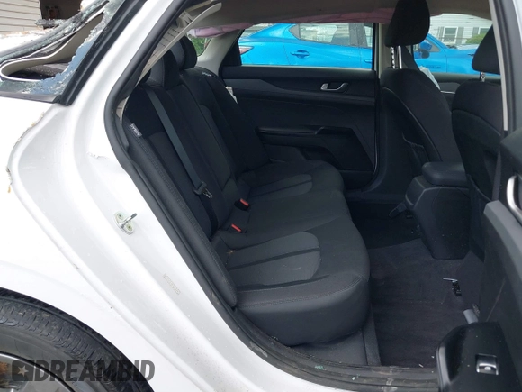 2023 Kia K5 LXS z VIN 5XXG14J25PG189448, wystawiony jako IAAI lot #42258739 z przebiegiem 29 188 mil mil oraz . Historia ofert i sprzedaży dostępna na DreamBid. Obrazek 8.