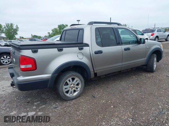 2008 Ford Explorer Sport Trac XLT z VIN 1FMEU51888UA37406, wystawiony jako IAAI lot #42315860 z przebiegiem 151 286 mil mil oraz . Historia ofert i sprzedaży dostępna na DreamBid. Obrazek 4.