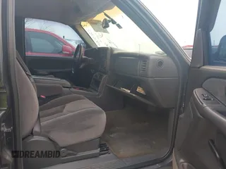 2003 GMC Sierra 1500HD SLE z VIN 1GTGC13U63F241508, wystawiony jako IAAI lot #41736802 z przebiegiem 228 853 mil mil oraz . Historia ofert i sprzedaży dostępna na DreamBid. Obrazek 5.