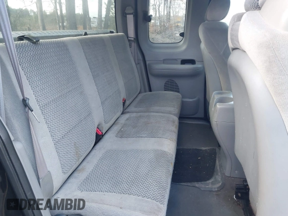 2001 Ford F-150 XL z VIN 1FTRX18W81NA40901, wystawiony jako IAAI lot #41182038 z przebiegiem Nie podano mil oraz . Historia ofert i sprzedaży dostępna na DreamBid. Obrazek 8.