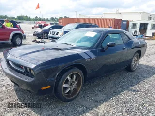 2010 Dodge Challenger R/T Classic z VIN 2B3CJ5DT9AH283623, wystawiony jako IAAI lot #42143412 z przebiegiem 171 805 mil mil oraz . Historia ofert i sprzedaży dostępna na DreamBid. Obrazek 2.