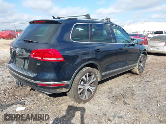 2017 Volkswagen Touareg Wolfsburg Edition z VIN WVGRF7BP6HD006748, wystawiony jako IAAI lot #41483215 z przebiegiem 97 816 mil mil oraz . Historia ofert i sprzedaży dostępna na DreamBid. Obrazek 4.