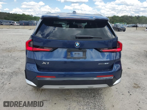 2025 BMW X1 xDrive28i z VIN WBX73EF03S5229226, wystawiony jako Copart lot #55457965 z przebiegiem 2490 mil mil oraz Tytuł czysty. Historia ofert i sprzedaży dostępna na DreamBid. Obrazek 6.