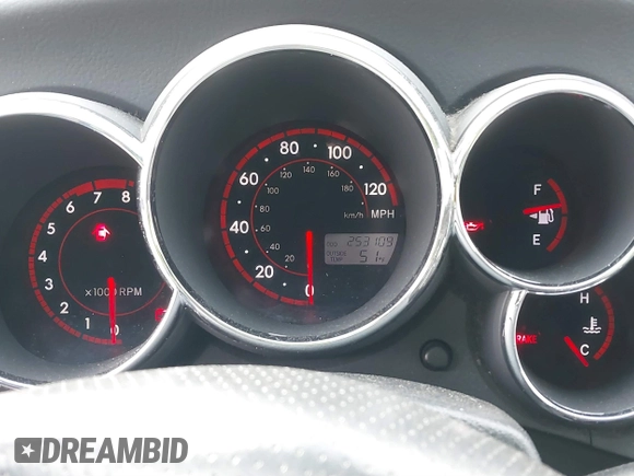 2005 Pontiac Vibe z VIN 5Y2SL638X5Z418640, wystawiony jako IAAI lot #41647772 z przebiegiem 253 109 mil mil oraz . Historia ofert i sprzedaży dostępna na DreamBid. Obrazek 7.