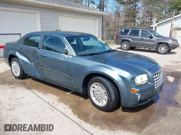 2005 Chrysler 300 with VIN 2C3JA43R45H616682, listed as a IAAI auction lot 41853835 with 158,464 mi miles. Bid and sale history available at carsss.com. Image 1.