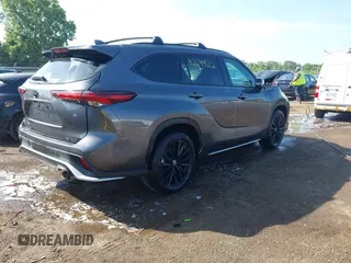 2024 Toyota Highlander LE with VIN 5TDKDRBH2RS568670, listed as a IAAI auction lot 42549212 with 10,600 mi miles and . Bid and sale history available at DreamBid. Image 4.