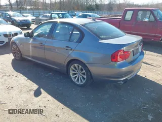 2011 BMW 3 Series 328i z VIN WBAPH7C54BE676753, wystawiony jako IAAI lot #41490303 z przebiegiem 134 049 mil mil oraz . Historia ofert i sprzedaży dostępna na DreamBid. Obrazek 3.