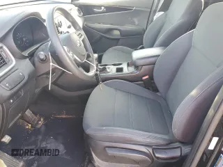 2019 Kia Sorento L z VIN 5XYPG4A31KG585341, wystawiony jako Copart lot #53194145 z przebiegiem 67 451 mil mil oraz Szkoda całkowita • Salvage title. Historia ofert i sprzedaży dostępna na DreamBid. Obrazek 7.