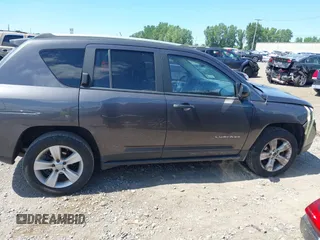 2017 Jeep Compass Sport SE z VIN 1C4NJDBB3HD143859, wystawiony jako IAAI lot #42784214 z przebiegiem 82 815 mil mil oraz . Historia ofert i sprzedaży dostępna na DreamBid. Obrazek 14.