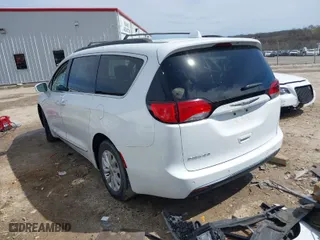 2017 Chrysler Pacifica Touring-L with VIN 2C4RC1BG2HR524640, listed as a IAAI auction lot 41712913 with 174,161 mi miles. Bid and sale history available at carsss.com. Image 3.