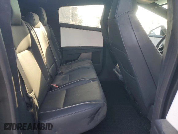 2024 Tesla Cybertruck z VIN 7G2CEHED8RA014228, wystawiony jako Copart lot #49007345 z przebiegiem 10 050 mil mil oraz Szkody całkowita. Historia ofert i sprzedaży dostępna na DreamBid. Obrazek 10.