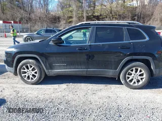 2018 Jeep Cherokee Latitude with VIN 1C4PJMCB1JD589473, listed as a IAAI auction lot 41665630 with 106,371 mi miles and . Bid and sale history available at DreamBid. Image 14.
