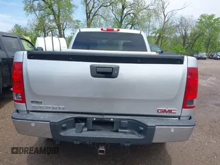 2010 GMC Sierra 1500 SLE z VIN 1GTSKVE30AZ167653, wystawiony jako IAAI lot #42085050 z przebiegiem 118 473 mil mil oraz . Historia ofert i sprzedaży dostępna na DreamBid. Obrazek 16.