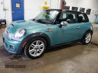 2012 MINI Hardtop z VIN WMWSU3C50CT258623, wystawiony jako Copart lot #64395745 z przebiegiem 98 172 mil mil oraz Szkoda całkowita • Salvage title. Historia ofert i sprzedaży dostępna na DreamBid. Obrazek 1.
