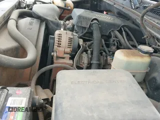 2000 Chevrolet Silverado 1500 LS z VIN 2GCEC19T9Y1115910, wystawiony jako IAAI lot #42814838 z przebiegiem 184 958 mil mil oraz . Historia ofert i sprzedaży dostępna na DreamBid. Obrazek 19.