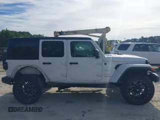 2018 Jeep Wrangler Unlimited Sahara z VIN 1C4HJXEG4JW220092, wystawiony jako IAAI lot #40522478 z przebiegiem 90 529 mil mil oraz . Historia ofert i sprzedaży dostępna na DreamBid. Obrazek 13.