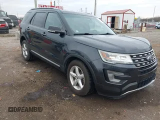 2017 Ford Explorer XLT with VIN 1FM5K7D81HGA68203, listed as a IAAI auction lot 41908625 with 98,996 mi miles and . Bid and sale history available at carsss.com. Image 1.