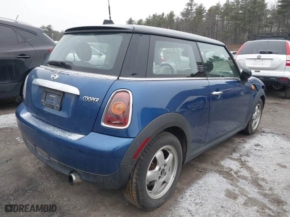 2009 MINI Cooper Hardtop with VIN WMWMF33579TW72543, listed as a IAAI auction lot 41844387 with 125,835 mi miles. Bid and sale history available at carsss.com. Image 4.