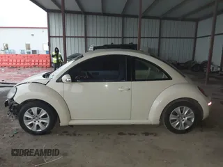 2008 Volkswagen New Beetle Coupe S with VIN 3VWPW31C98M508500, listed as a IAAI auction lot 41176905 with 87,956 mi miles. Bid and sale history available at carsss.com. Image 14.