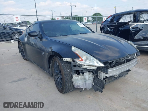 2015 Nissan 370Z z VIN JN1AZ4EH2FM442556, wystawiony jako IAAI lot #41956287 z przebiegiem 128 769 mil mil oraz . Historia ofert i sprzedaży dostępna na DreamBid. Obrazek 6.