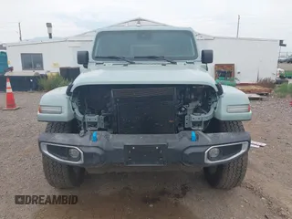 2024 Jeep Wrangler Sahara z VIN 1C4RJXP64RW233090, wystawiony jako IAAI lot #42772286 z przebiegiem 36 278 mil mil oraz . Historia ofert i sprzedaży dostępna na DreamBid. Obrazek 12.