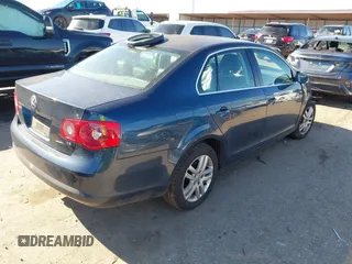 2007 Volkswagen Jetta 2.5 with VIN 3VWSF71K57M097684, listed as a IAAI auction lot 41215438 with 191,389 mi miles and . Bid and sale history available at DreamBid. Image 4.