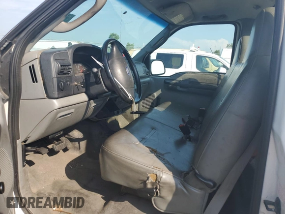 2005 Ford F-250 XL с VIN 1FTNF20575EB70989, выставлен на аукционе Copart как лот 61671485 с пробегом 126 995 миль миль и Чистый • Clean title. История ставок и продаж доступна на DreamBid. Изображение 7.