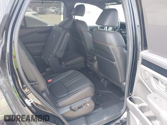 2025 Honda Pilot TrailSport with VIN 5FNYG1H61SB026477, listed as a IAAI auction lot 41471719 with 12,624 mi miles and . Bid and sale history available at DreamBid. Image 8.