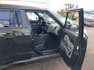 2014 Kia Soul with VIN KNDJN2A21E7743461, listed as a IAAI auction lot 39578941 with 35,724 mi miles. Bid and sale history available at carsss.com. Image 5.