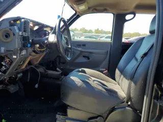 2002 GMC Sierra 1500HD SLE z VIN 1GTGK13U52F205875, wystawiony jako Copart lot #73240284 z przebiegiem Nie podano mil oraz Szkody całkowita. Historia ofert i sprzedaży dostępna na DreamBid. Obrazek 7.